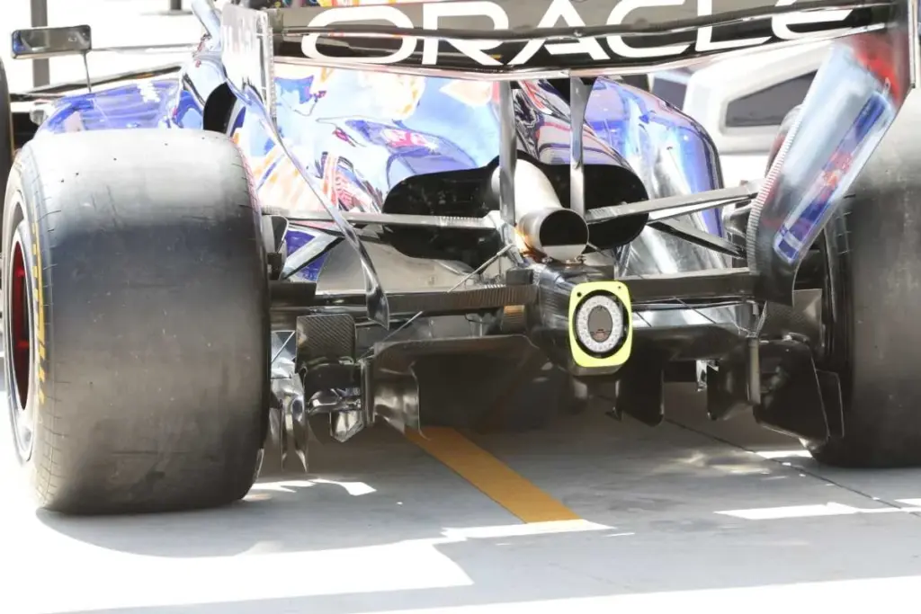 Ferrari sets the standard: how many interpretations of the winglet on the exhaust in Miami. But the FIA wants to ban it for 2027