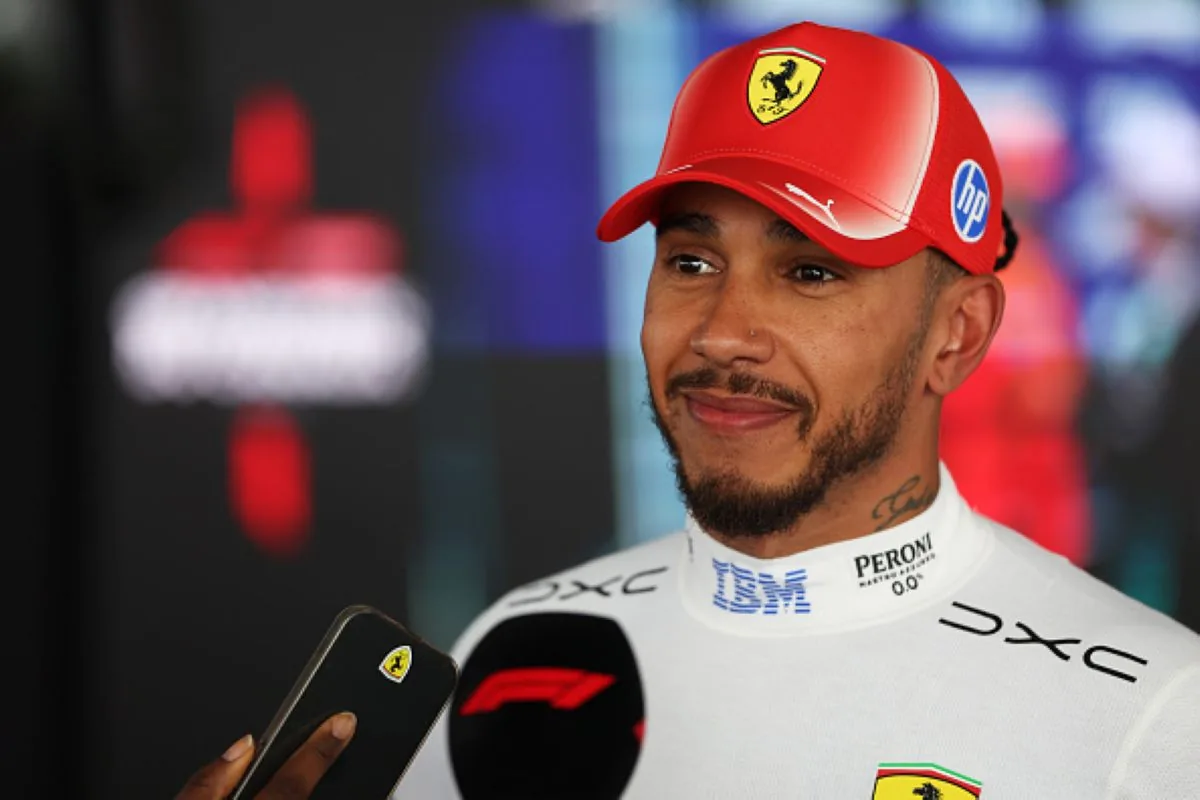 Hamilton: “I moved many pieces and repositioned myself within the team. Santi is my Italian ‘Bono’”