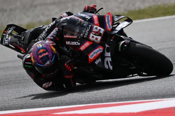 Bonora (Aprilia): “Martin's crash was very violent, he was too fast entering and braked sharply”