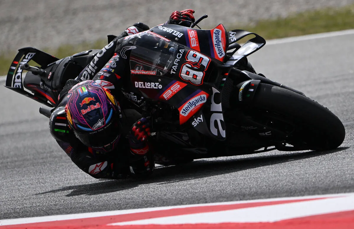 Bonora (Aprilia): “Martin's crash was very violent, he was too fast entering and braked sharply”