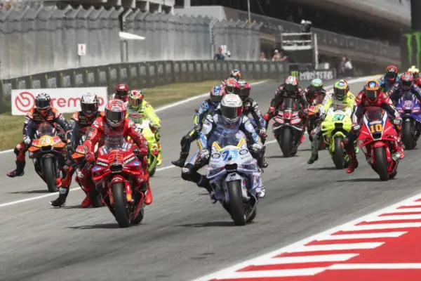 The 4 proposals from MotoGP to riders to improve safety. Bagnaia: “It is not necessary to ban the lowering device everywhere”