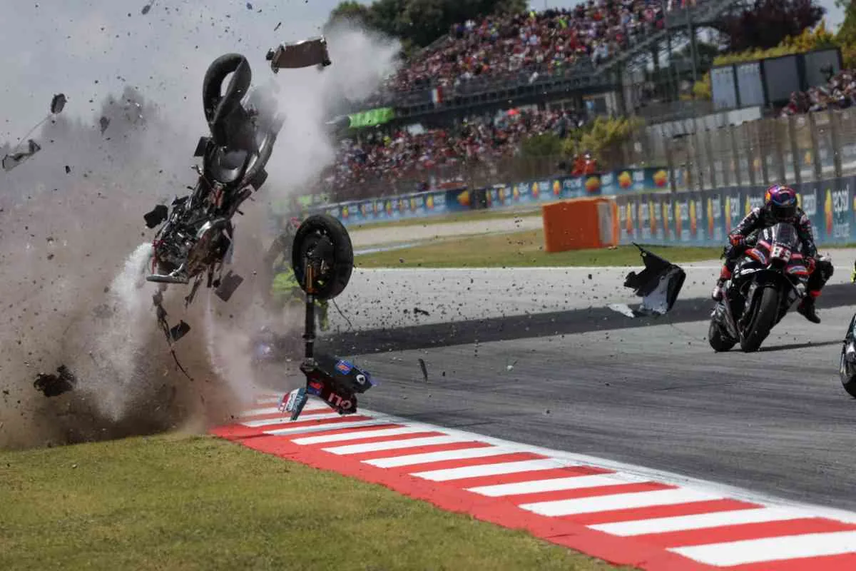 Alex Marquez: “I wanted to see the accident. Lucky to avoid the wall”
