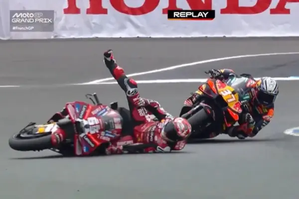 Bagnaia out, Acosta puzzled: “Strange crash. The lap before he had made two mistakes”