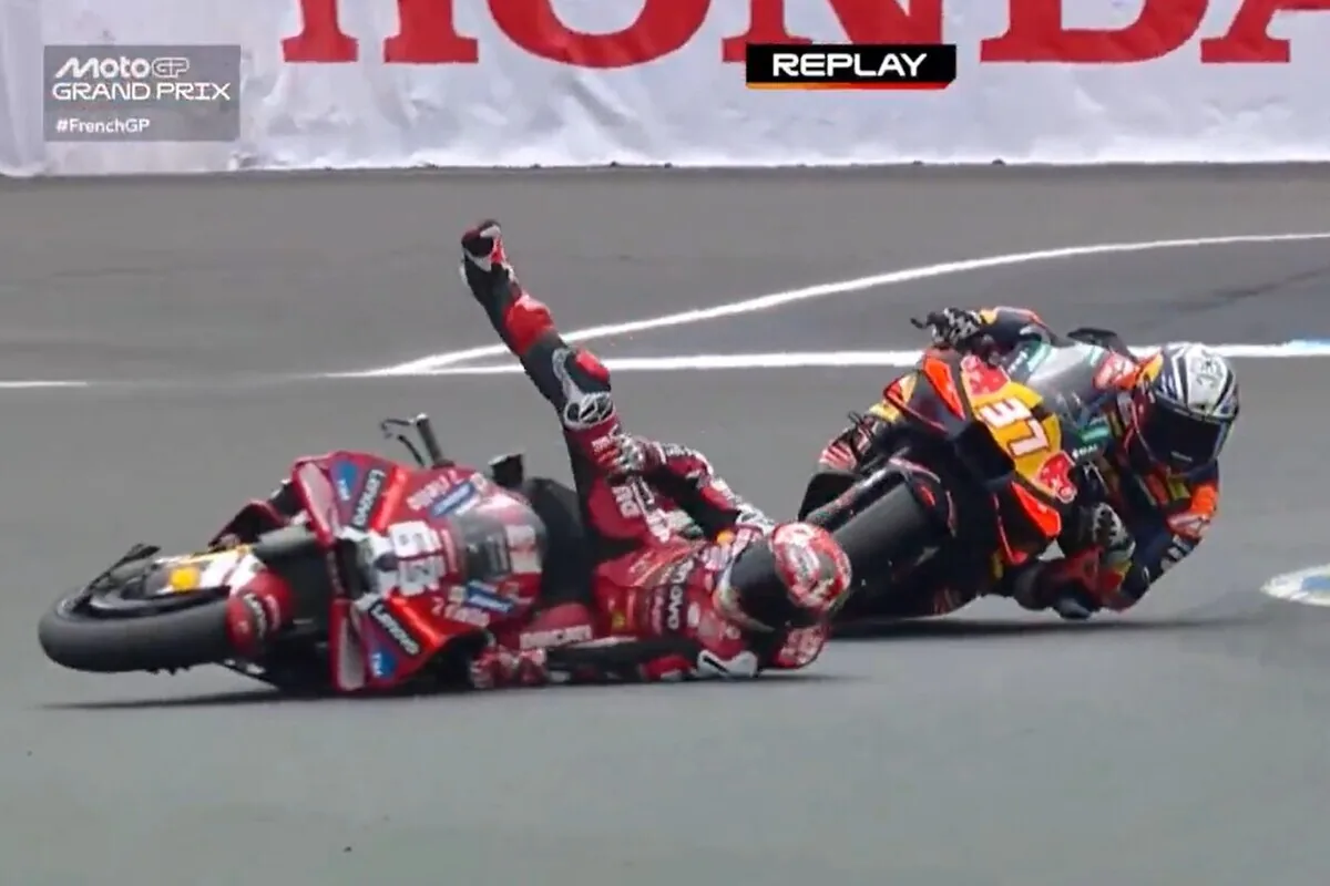 Bagnaia out, Acosta puzzled: “Strange crash. The lap before he had made two mistakes”