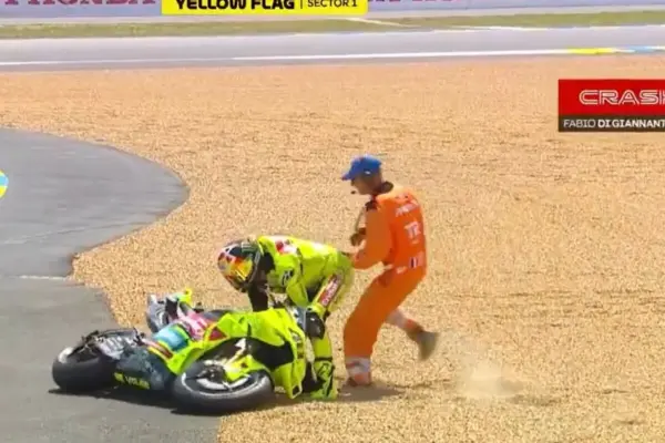 VR46, black Saturday: double zero in the Sprint at Le Mans. And what a scary fall for Diggia