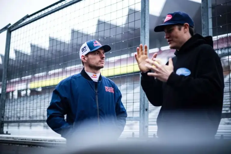 Verstappen under the Fuji downpour with a Nissan SuperGT: the (harsh) comparison with a Japanese rival