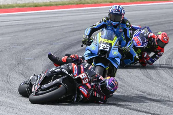 Lorenzo: “Fernandez has cost Martin many points, he should have been penalized”