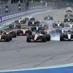 Delirium at the start of the Miami GP: Leclerc weaves between Antonelli and Verstappen, Max does a 360° and stays on track – VIDEO