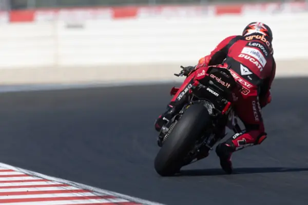 Balaton Park 2026, Superpole Race: Bulega rises to 15th place. Fear for Oliveira