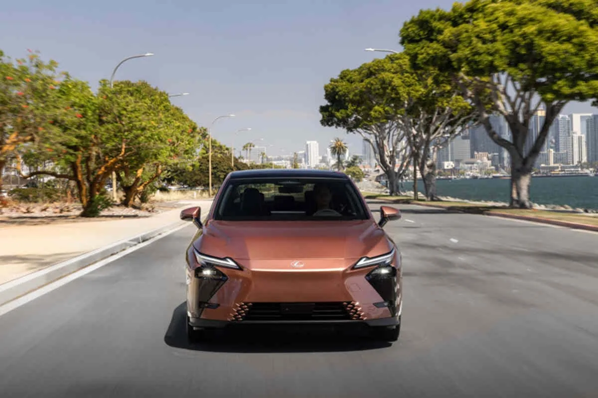 New Lexus ES: the eighth generation redefines electrified luxury