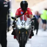 Monaco: Hamilton arrives in the paddock with his Ducati Panigale ‘100’