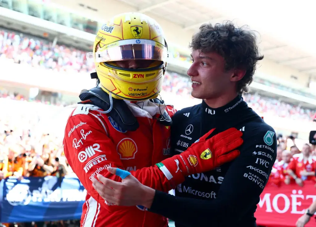 Hamilton (Ferrari) e Antonelli (Mercedes)