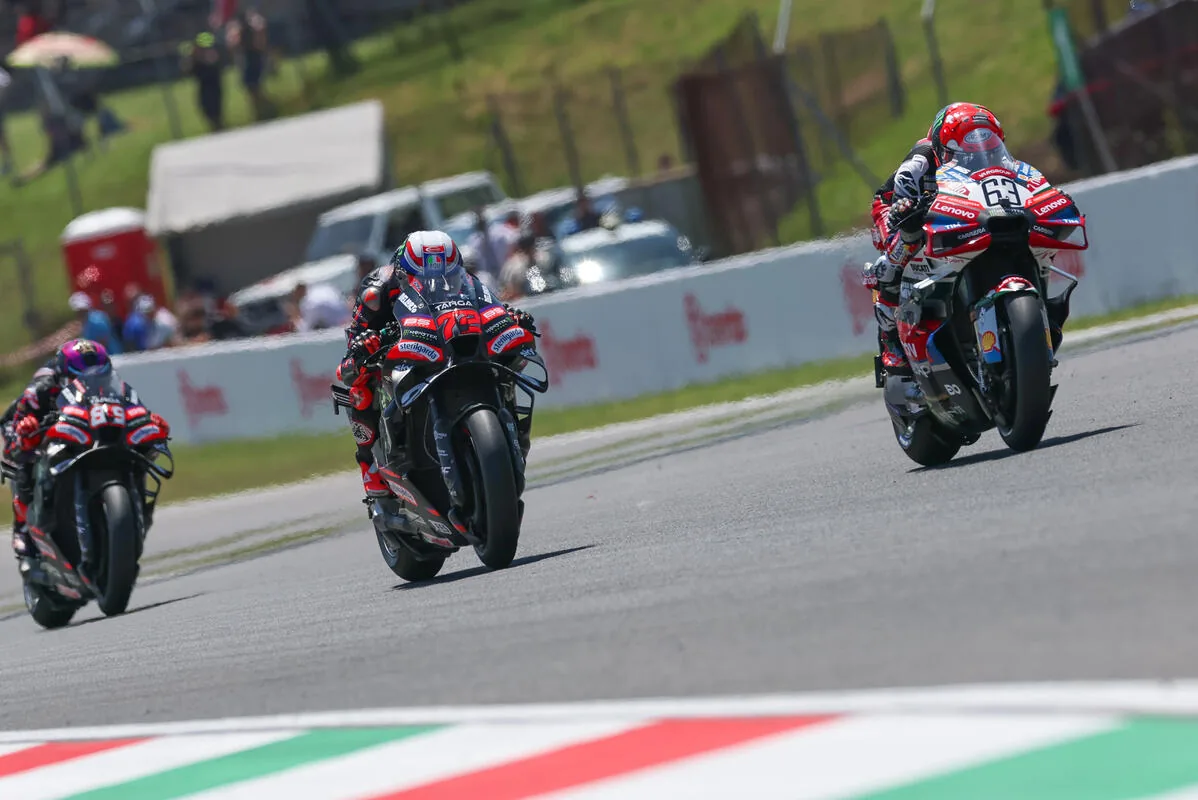 Bezzecchi and Bagnaia's Ducati missile: “You had sugar in the tank” – VIDEO