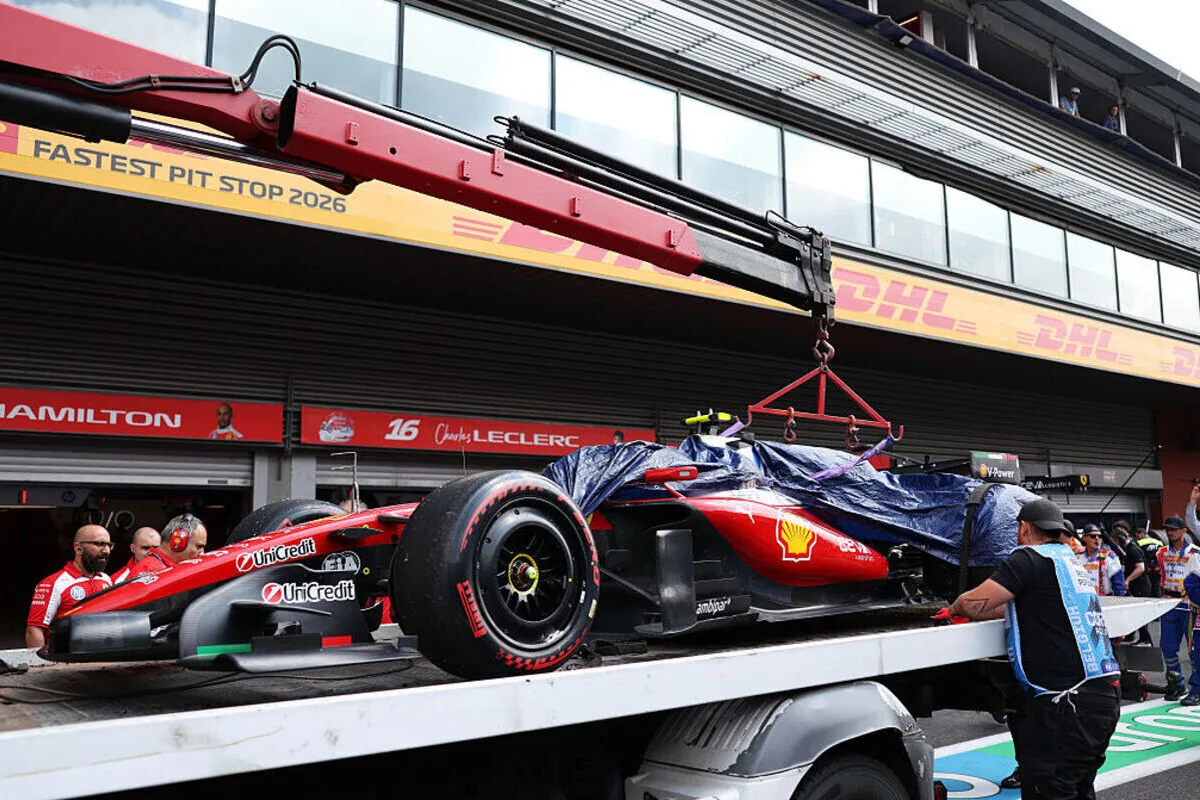 Hamilton, what a crash: Ferrari replaces floor, gearbox, suspension, and wing – the VIDEO of the accident