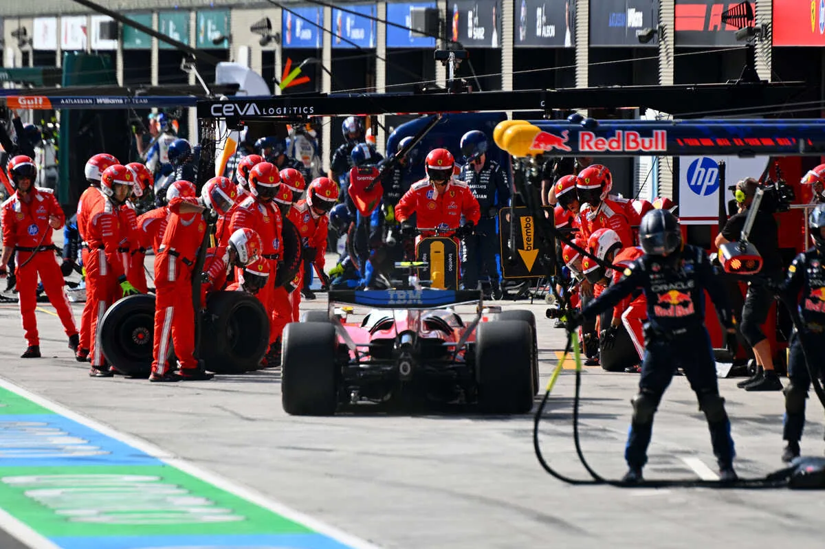 Hamilton's frustration: more points thrown away due to a penalty. “They give it to me every time they can”