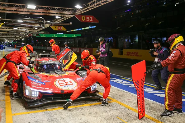 How a Ferrari pit stop takes place seen from the Le Mans box