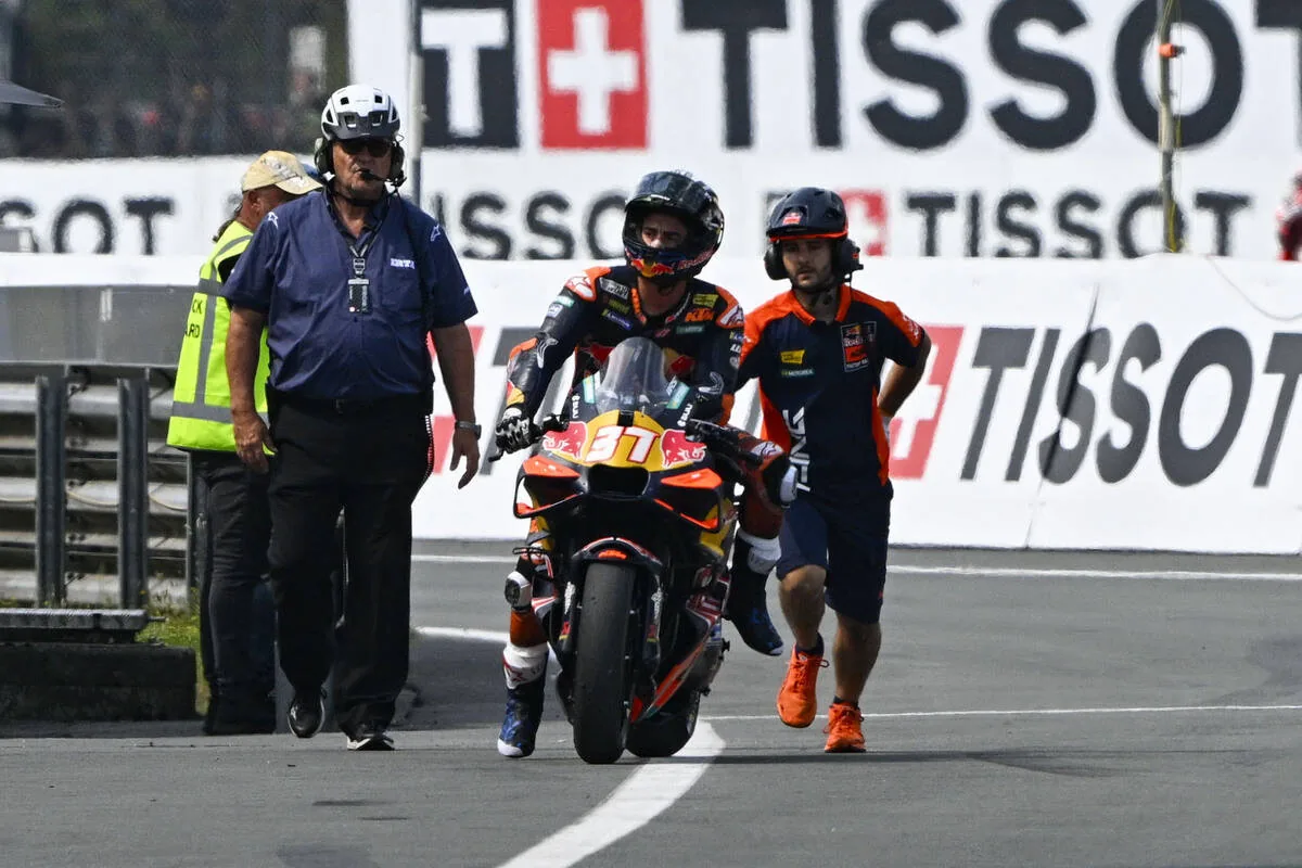 KTM admits engine problems: “There is a safety issue”. Helping hand from Aprilia, approval arrives to break the seals
