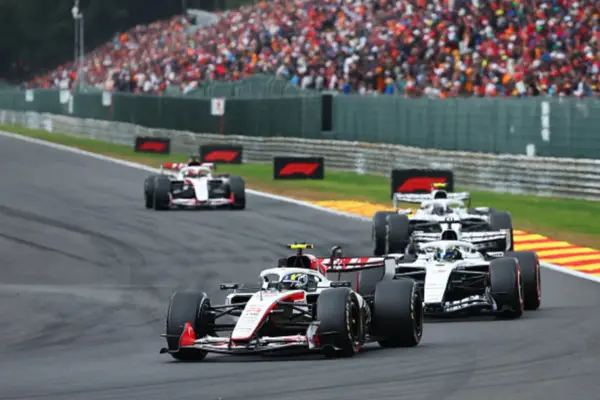 Haas disaster in Belgium: contact between Bearman and Ocon at the start