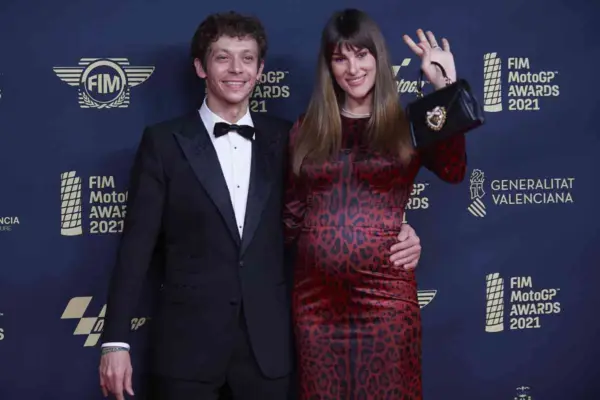 From dad to dad, Rossi to Bagnaia: “As babies they are like winter tests…”