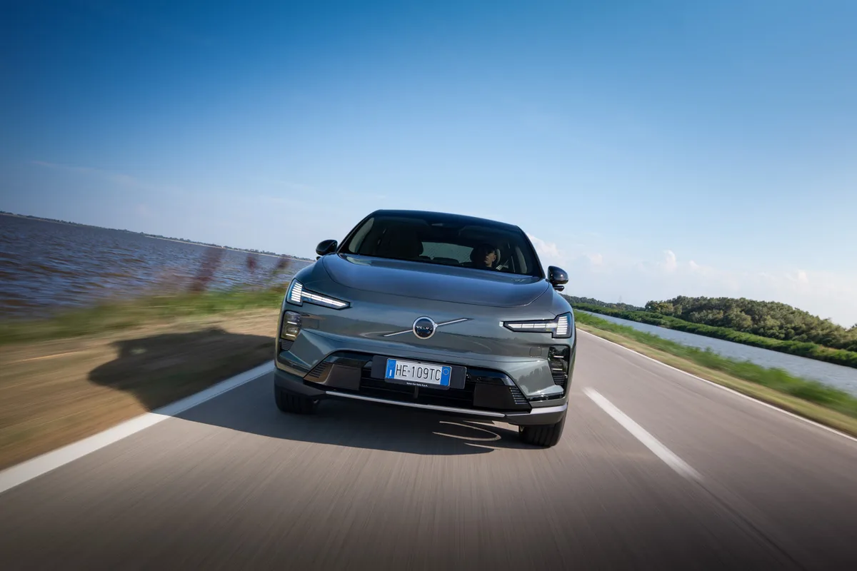 Volvo EX60, deliveries begin in Europe