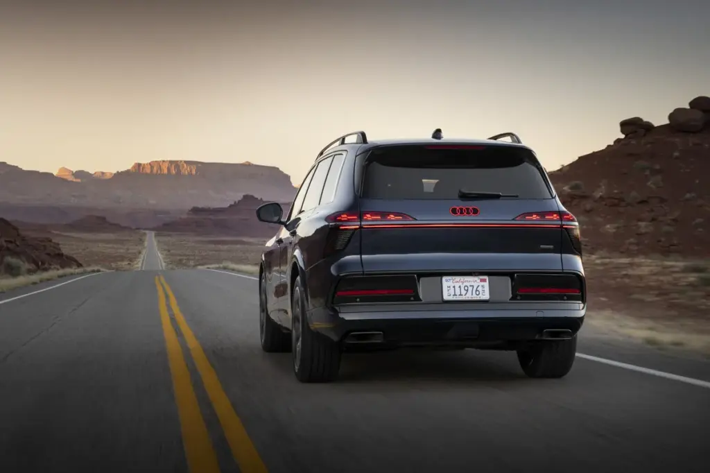 Audi Q9 off