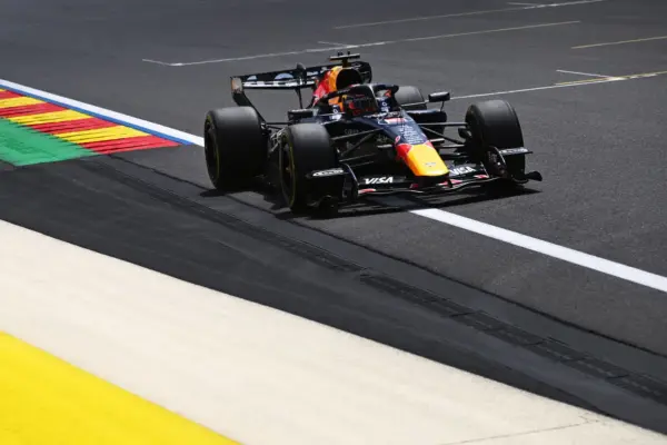 Verstappen: “I do not expect to fight with Mercedes and Ferrari today in the race”