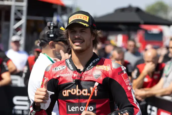 Donington 2026, Superpole Race: Bulega returns to victory. Ducati-Aruba.it is world champion