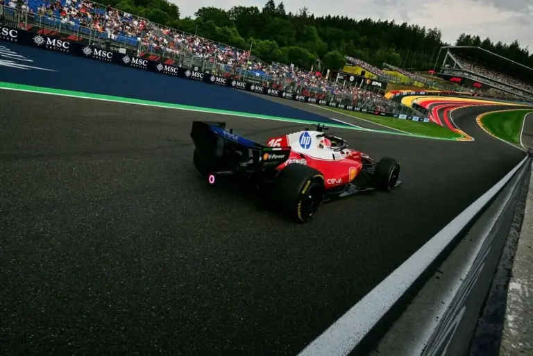 Mercedes changes setup and Antonelli flies: Ferrari (for now) on the defensive