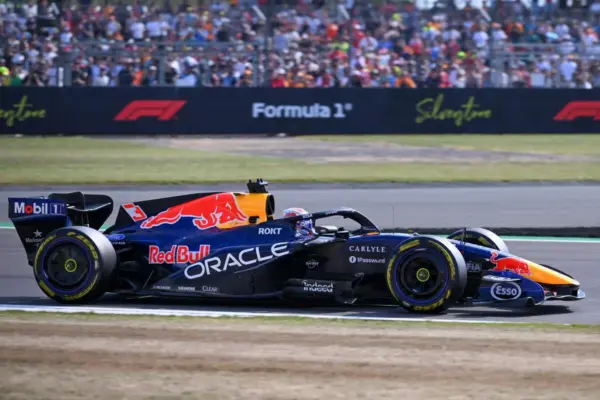 Red Bull, Mekies confirms: no “Macarena” after Verstappen's crashes