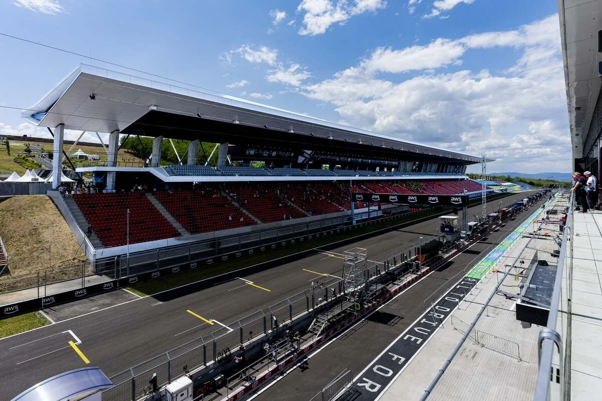 Hungarian GP 2026, FP1: green light at 13:30, Antonelli ‘in the pits’ – LIVE