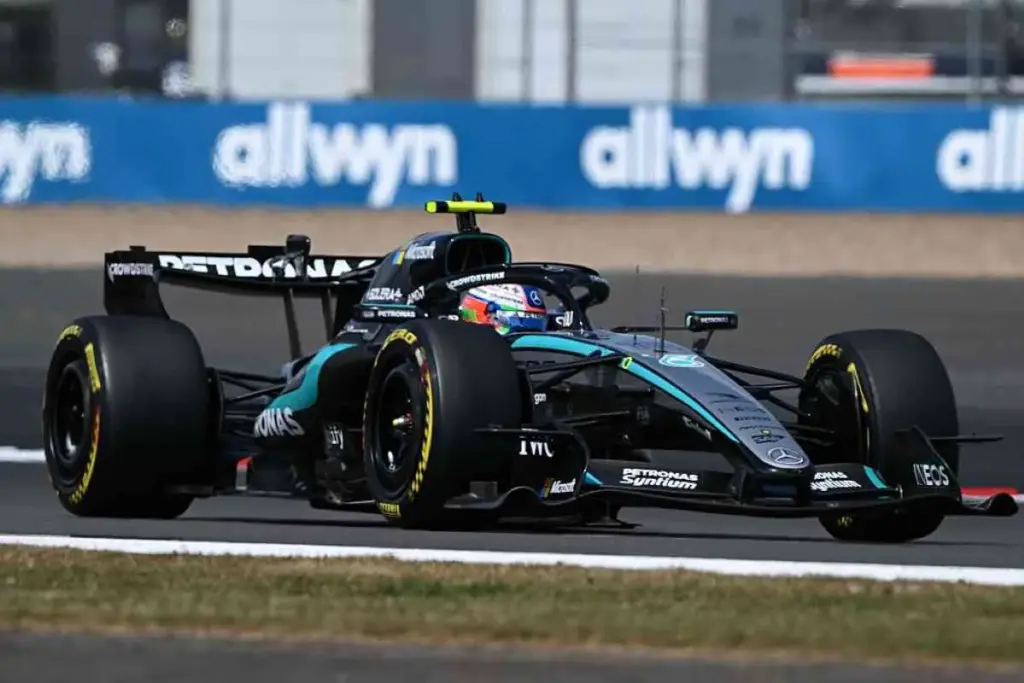 Towards Budapest: Ferrari with several cards to play, but watch out for degradation
