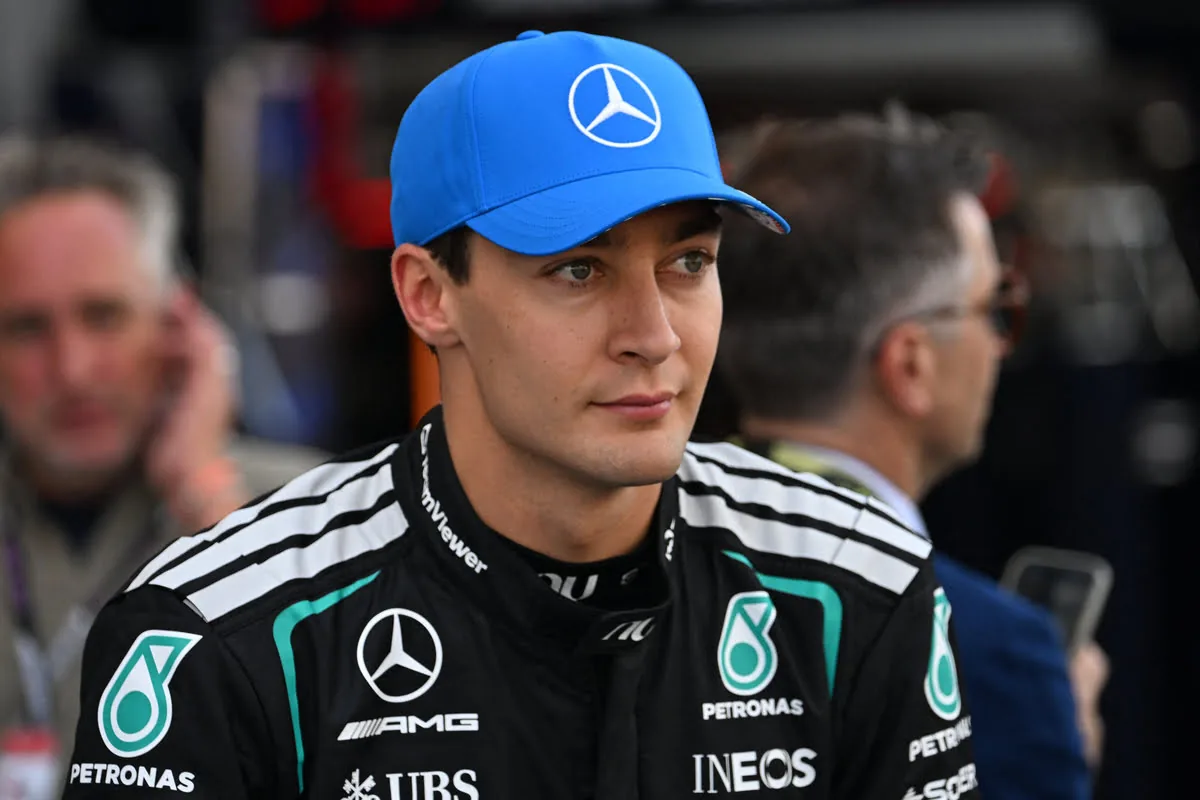 Russell loses his temper after the incident: "Unacceptable, I didn't have a f**king battery"