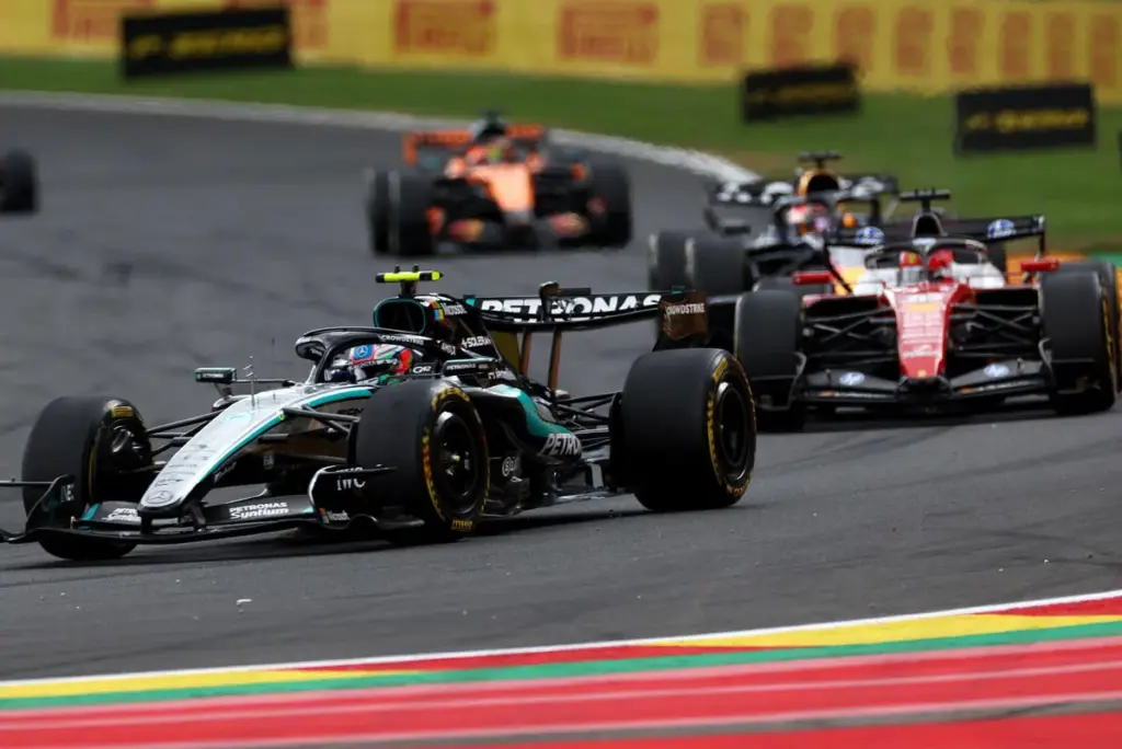 Antonelli (Mercedes) e Leclerc (Ferrari)