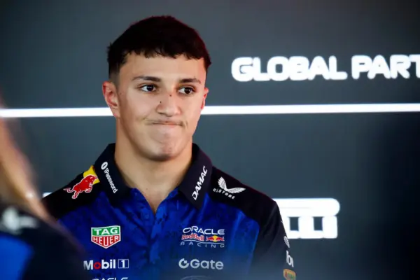 Hadjar like Verstappen, finger pointed at Red Bull: “No progress during the weekend. This is not good”