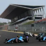 F1 Budapest, the chaos with the blue flags and the GPS system somewhat clears Carlos Sainz