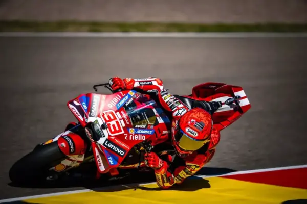 GP Germany 2026, finishing order: Marquez still king of the Sachsenring, 18 points behind Martin (5th). Ogura and Fernandez on the podium, Pecco 6th