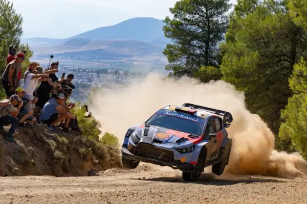Rally dell’Acropoli 2026, Day 3: Neuville remains in command, but damages the car at the end