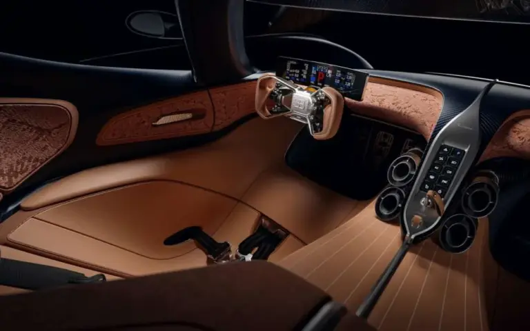 Bugatti, the steed that does not gallop