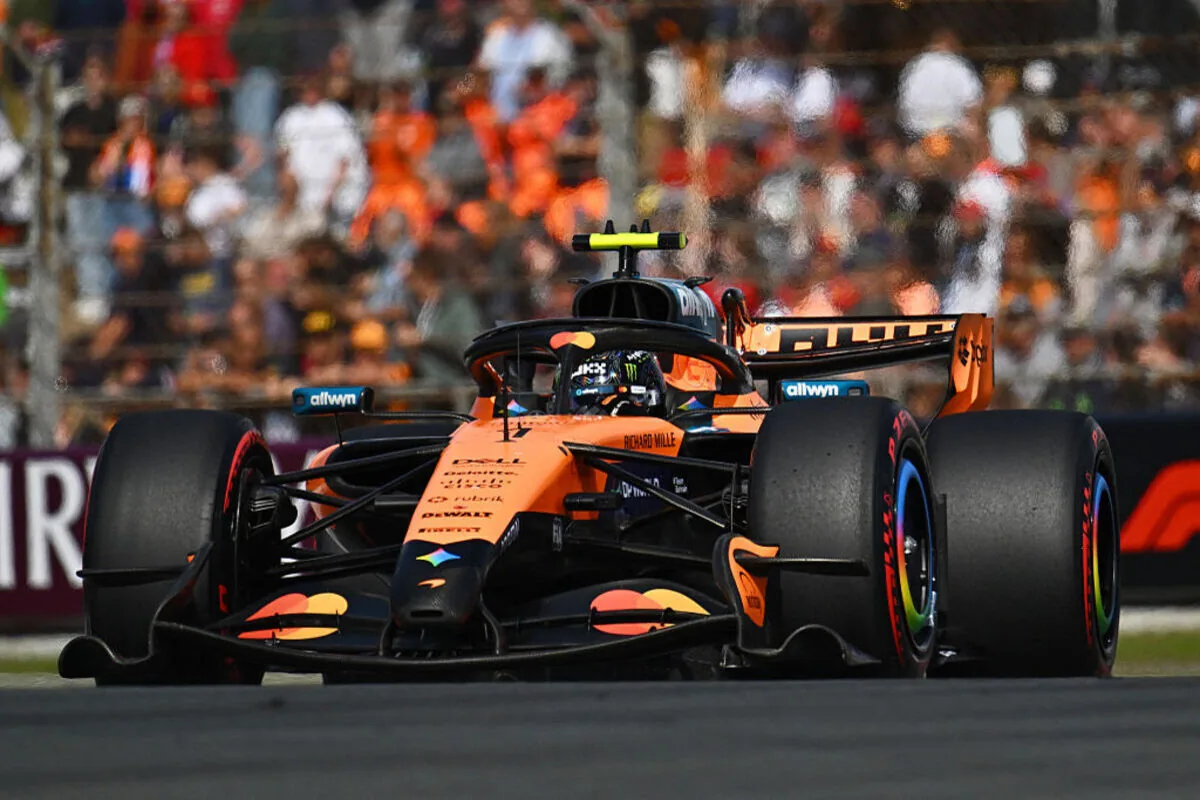 Dutch GP 2026, finishing order: a superb Norris beats Antonelli. Ferrari loses time and podium, Hamilton is furious