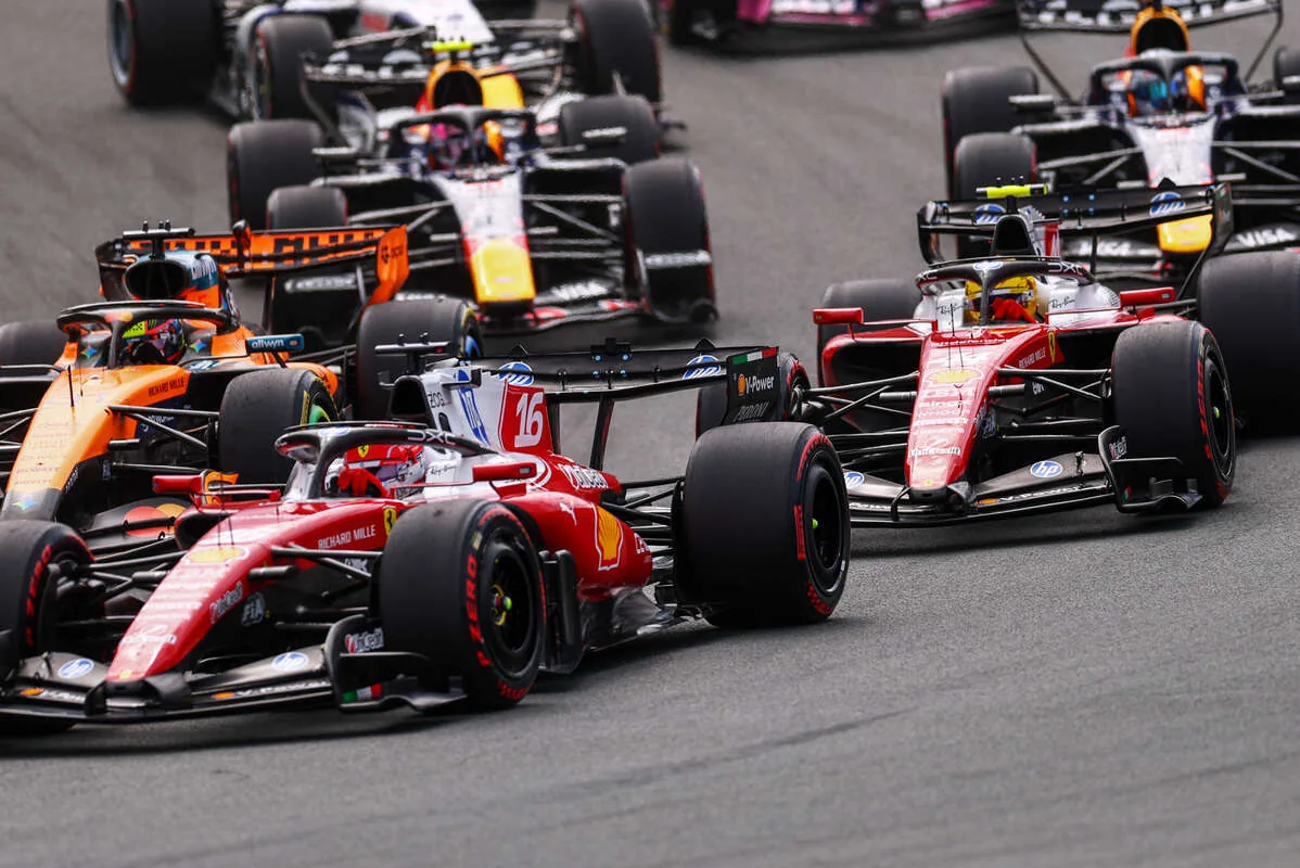 Inefficient Ferrari pit stops, Hamilton: “I am here to win, it's hard to see Mercedes drivers follow orders and we don't”