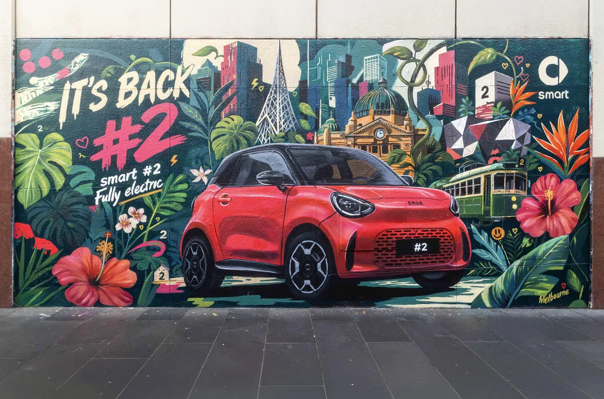 Smart #2, the two-seater electric car becomes a mural
