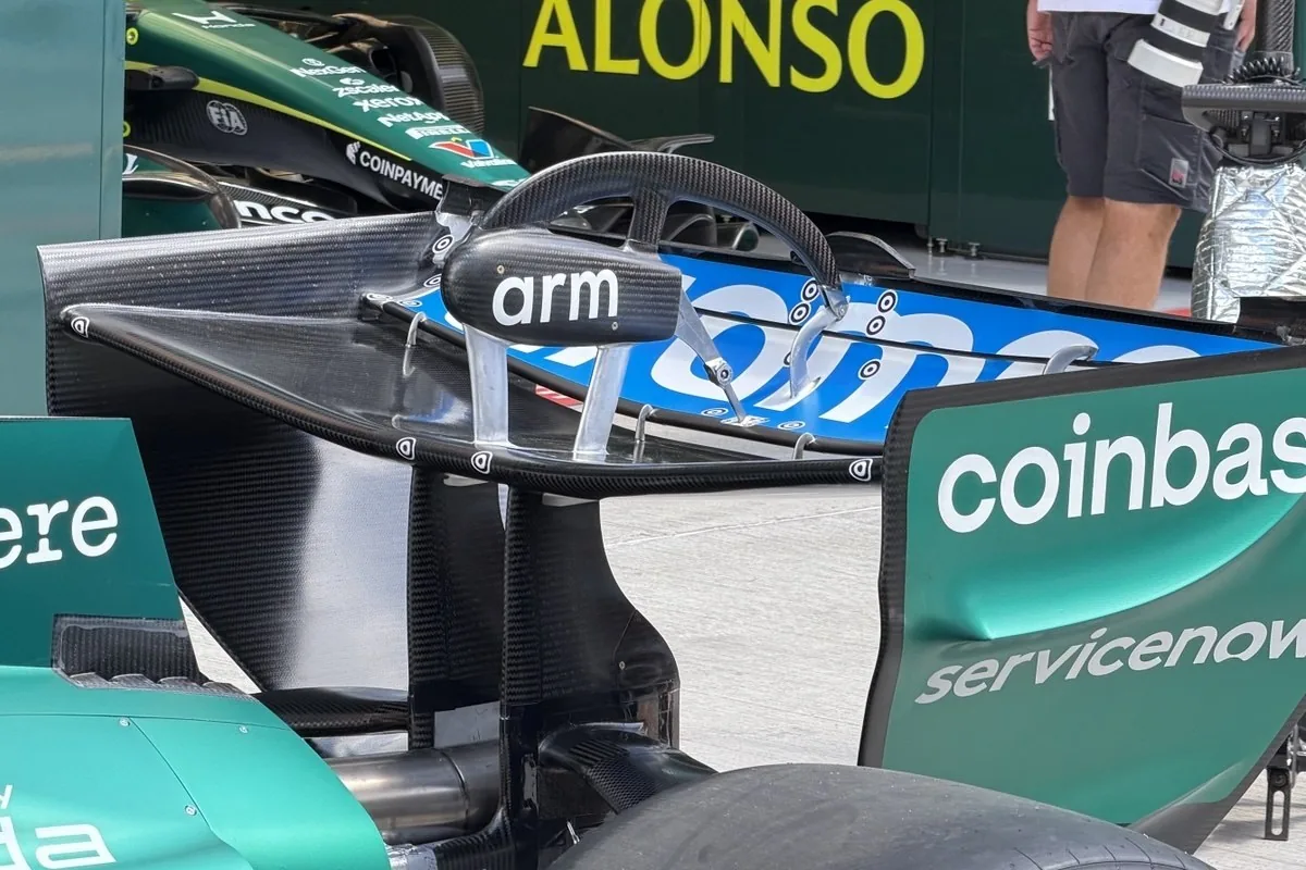 Alonso, serious problem with the rear wing compromises the Sprint Qualifying. And the engine…