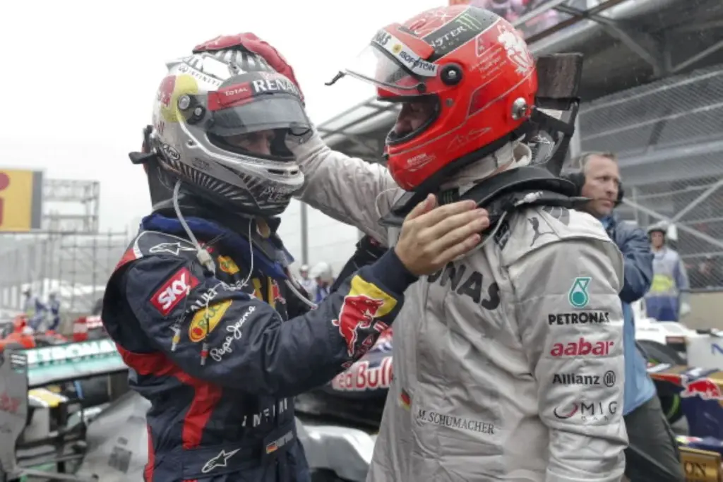 F1 GP Brasile 2012, Interlagos: Sebastian Vettel (Red Bull Racing) e Michael Schumacher (Mercedes AMG F1) - Foto: Getty Images