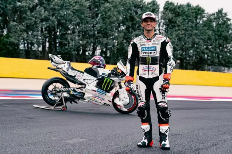 Aprilia, special livery at Misano: a ‘White Pearl’ to pay tribute to Piaggio and Gilles Villeneuve