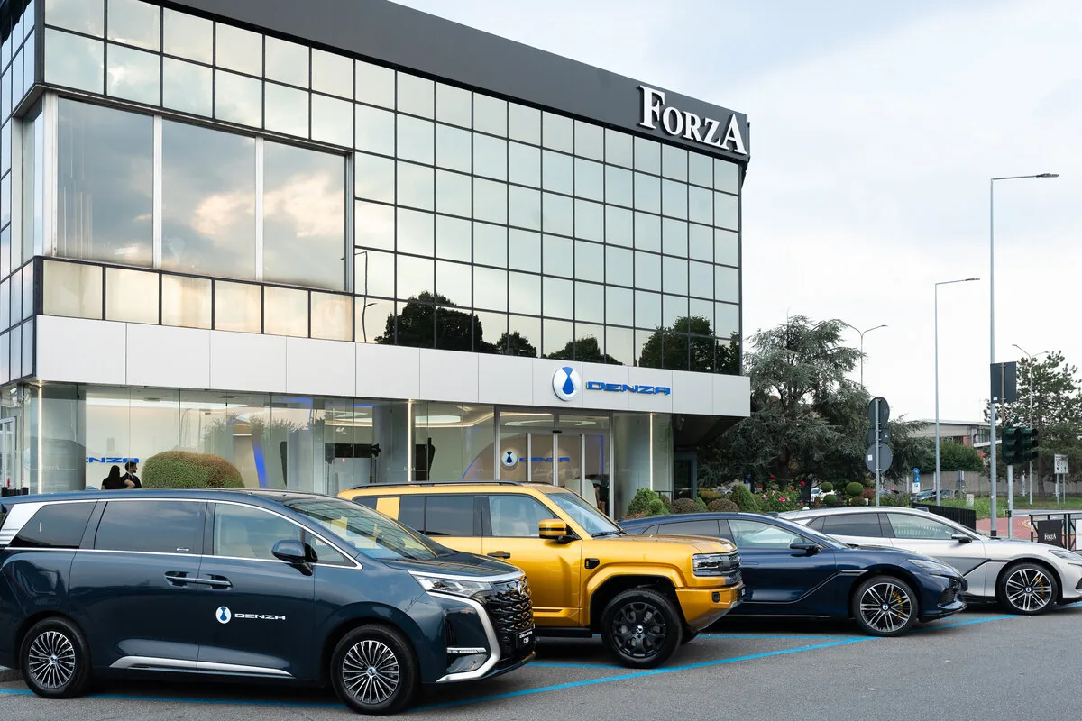 Denza on the attack: new showroom in northern Italy