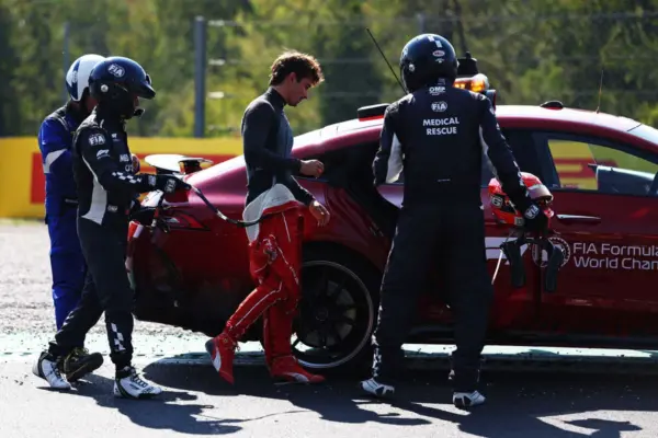 Sainz: “I am happy to see Leclerc uninjured after such a serious accident”