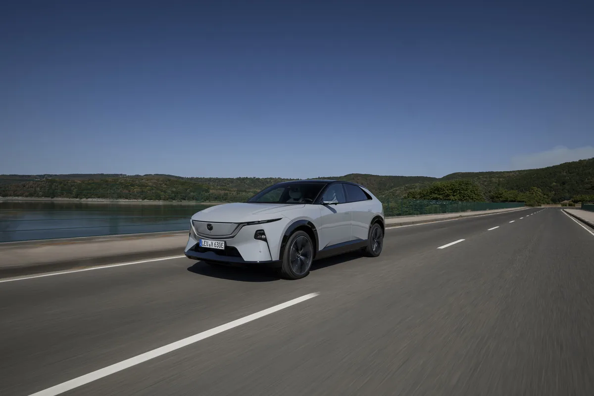 Mazda CX-6e, agility rhymes with stability