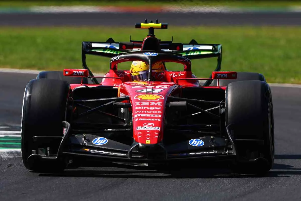 Hamilton: “I lose 6 tenths on the straight to Russell. Difficult car to drive in FP2”