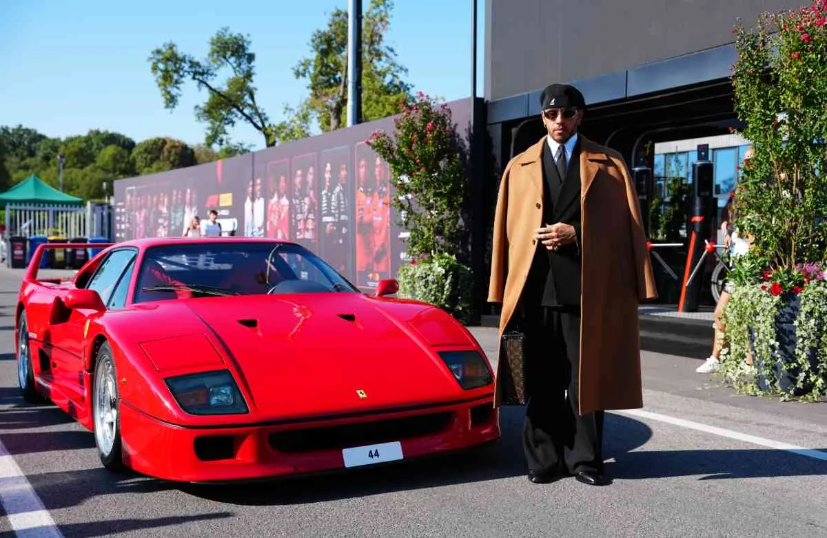 Hamilton, arriving as a superstar in Monza with the Ferrari F40 – PHOTO GALLERY