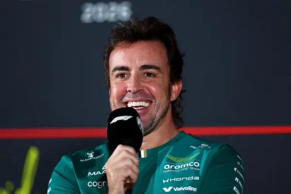 Alonso sharp: “How is the track? Ask the Ferrari drivers, they did the filming day there”. And about his future…